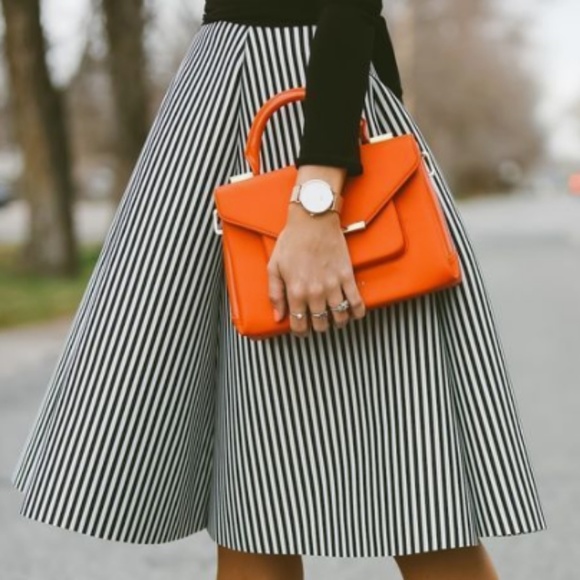Topshop Dresses & Skirts - Dramatic White and Black Striped Circle Skirt